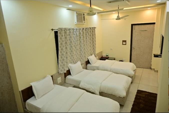 Hotel Raghuveer Inn By Bookingcare Sitapur Muafi Esterno foto