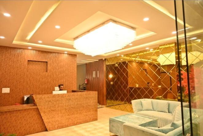 Hotel Raghuveer Inn By Bookingcare Sitapur Muafi Esterno foto