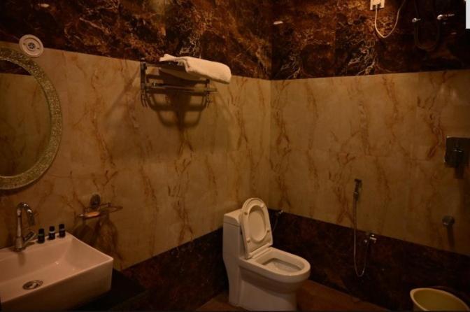 Hotel Raghuveer Inn By Bookingcare Sitapur Muafi Esterno foto